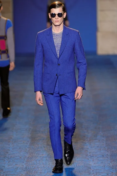 Look 27